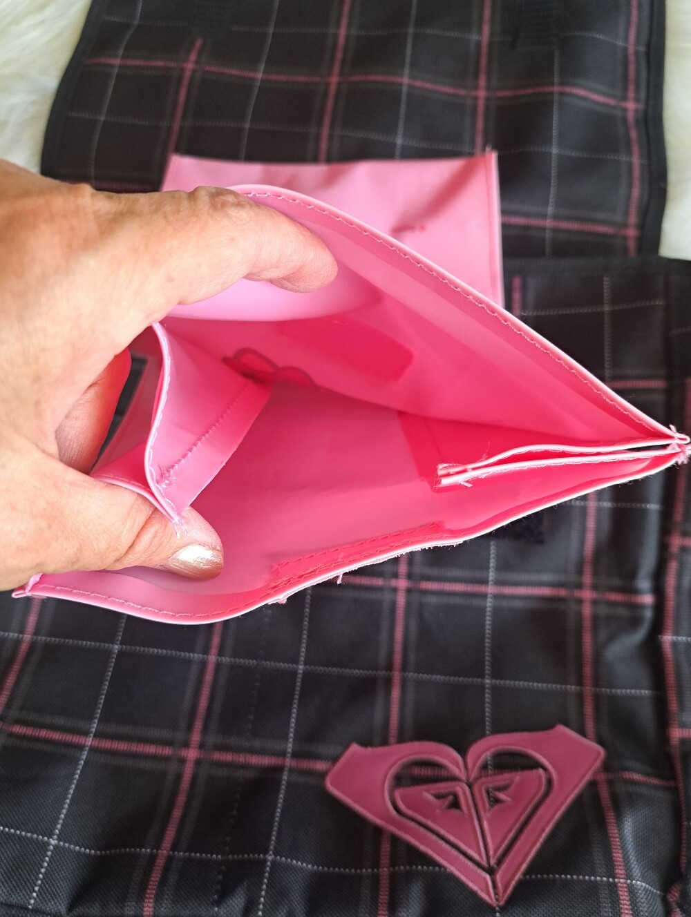 Hello Kitty Lunch Bag + Lg Roxy Messenger Bag - Picture 14 of 14
